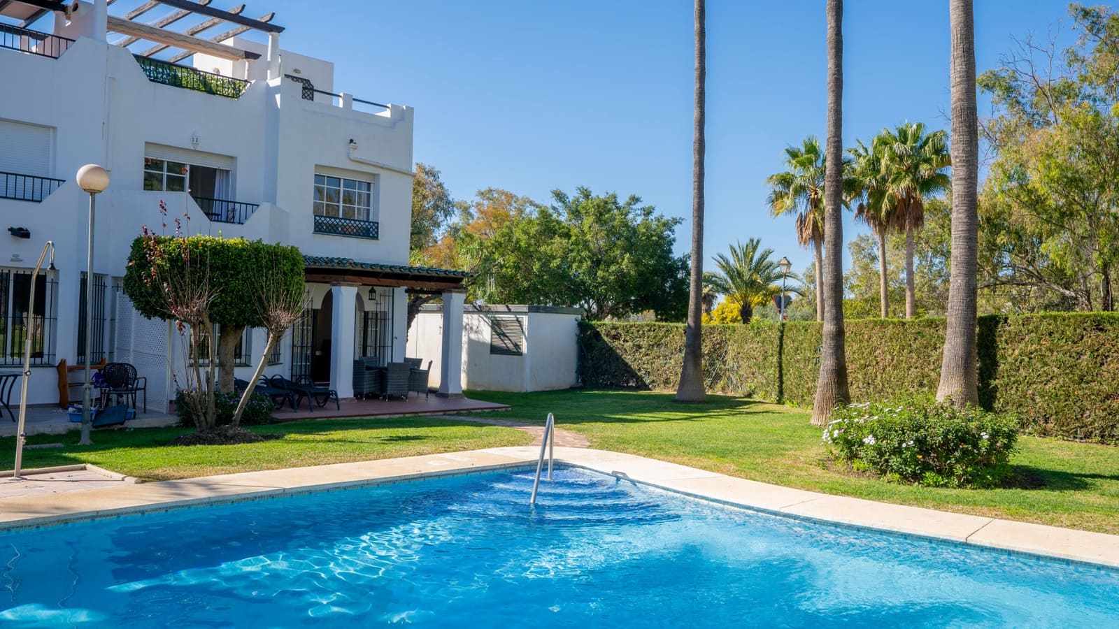 3 soveværelse Villa til salg i Marbella med swimmingpool garage - € 520.000 (Ref: 9405684)