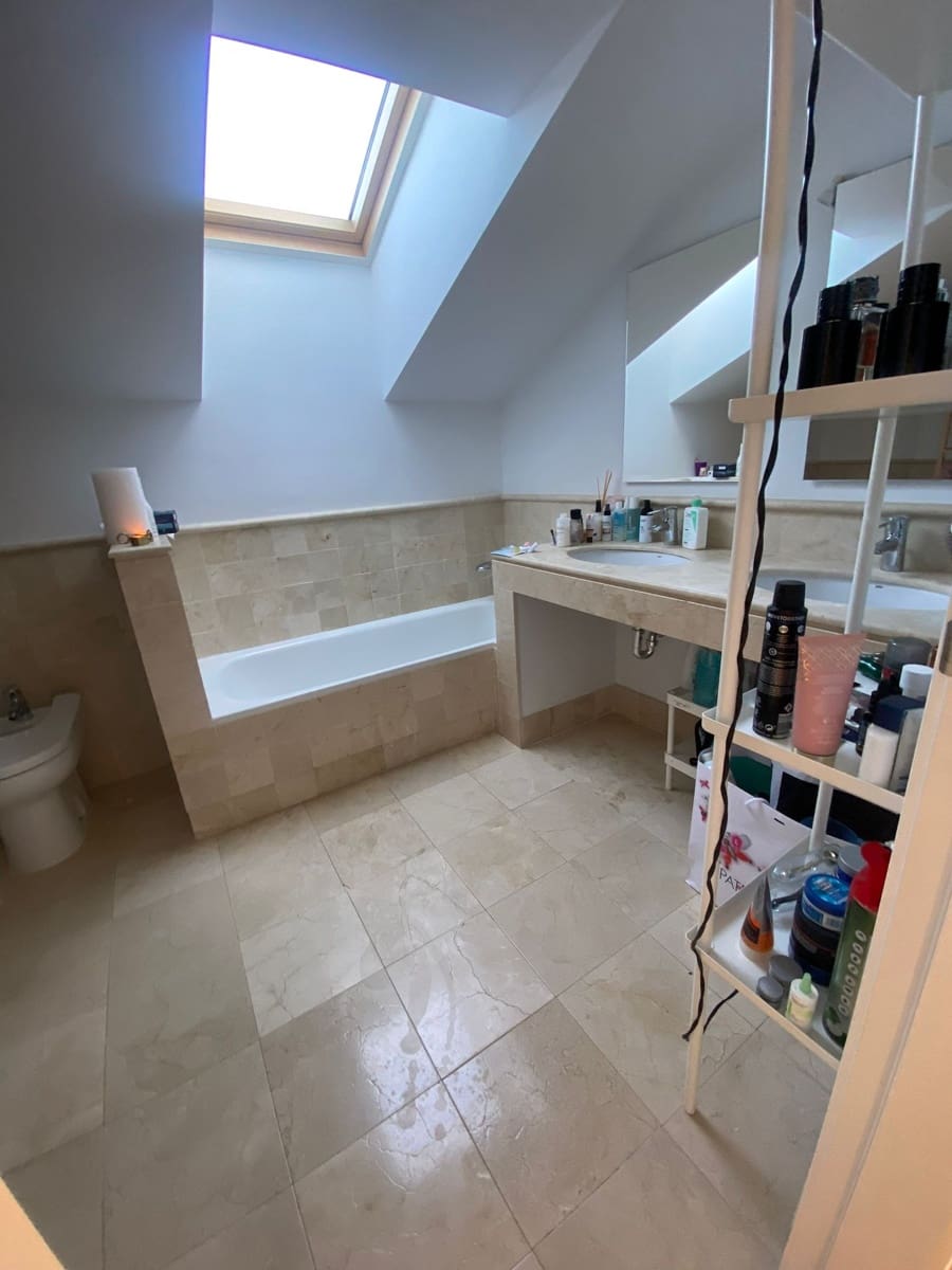 4 slaapkamer Villa te koop in Benalmadena Costa met zwembad - € 985.000 (Ref: 9405688)