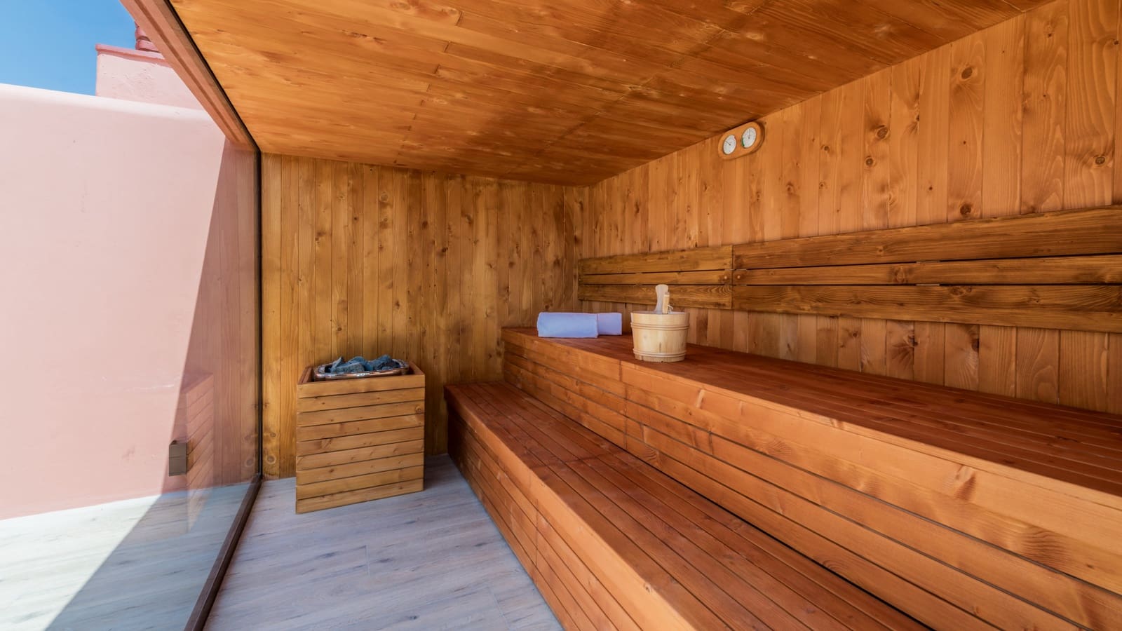 Apartamento de 4 habitaciones en Guadalmansa en venta con piscina garaje - 4.950.000 € (Ref: 9405693)