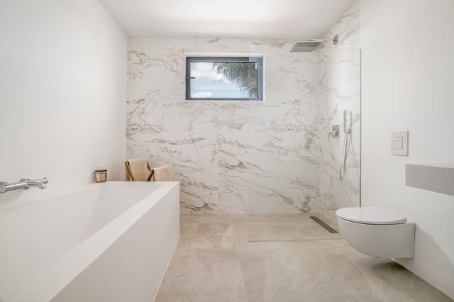 5 bedroom Villa for sale in Marbella with pool garage - € 2,250,000 (Ref: 9405697)