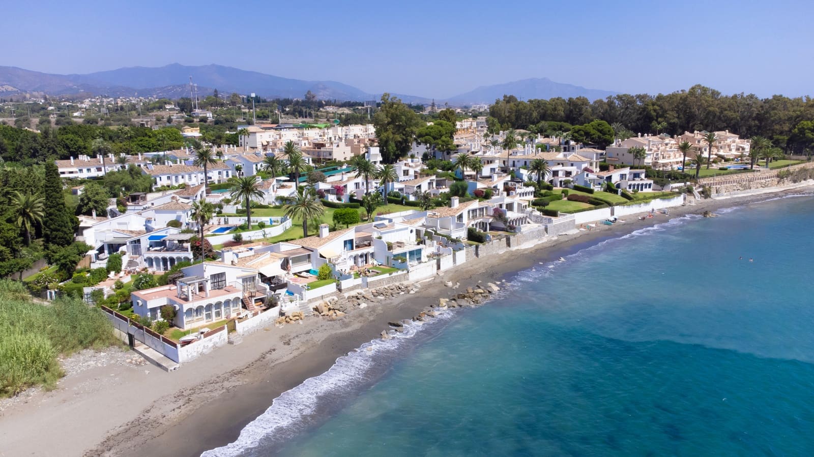 2 soverom Villa til salgs i New Golden Mile med svømmebasseng garasje - € 649 000 (Ref: 9405701)