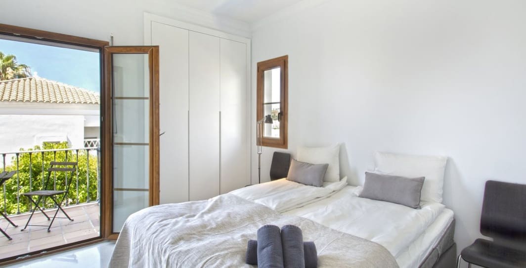 4 soverom Villa til salgs i Estepona med svømmebasseng garasje - € 815 000 (Ref: 9405716)