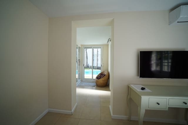 6 soverom Villa til salgs i Nueva Andalucia, Marbella med svømmebasseng garasje - € 1 100 000 (Ref: 9447434)