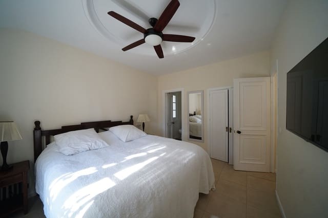 6 soverom Villa til salgs i Nueva Andalucia, Marbella med svømmebasseng garasje - € 1 100 000 (Ref: 9447434)