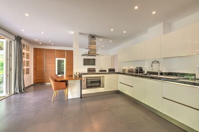 4 sypialnia Willa na sprzedaż w Marbella z basenem - 1 399 000 € (Ref: 9447446)