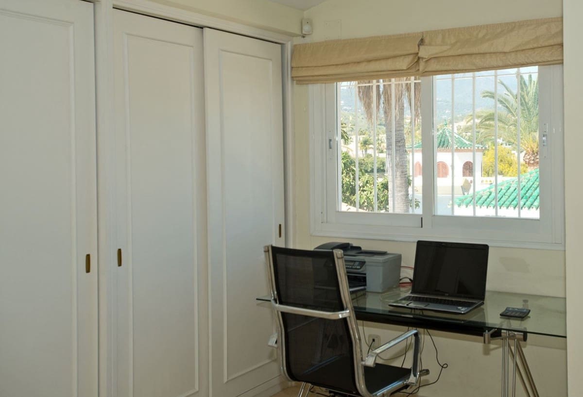 4 soverom Villa til salgs i Marbella med svømmebasseng garasje - € 1 245 000 (Ref: 9447450)