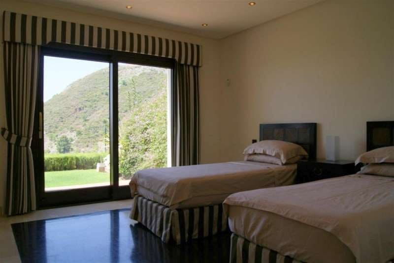 7 quarto Moradia para venda em Marbella com piscina garagem - 3 295 000 € (Ref: 9447452)