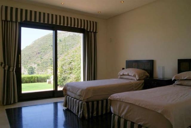 7 quarto Moradia para venda em Marbella com piscina garagem - 3 295 000 € (Ref: 9447452)