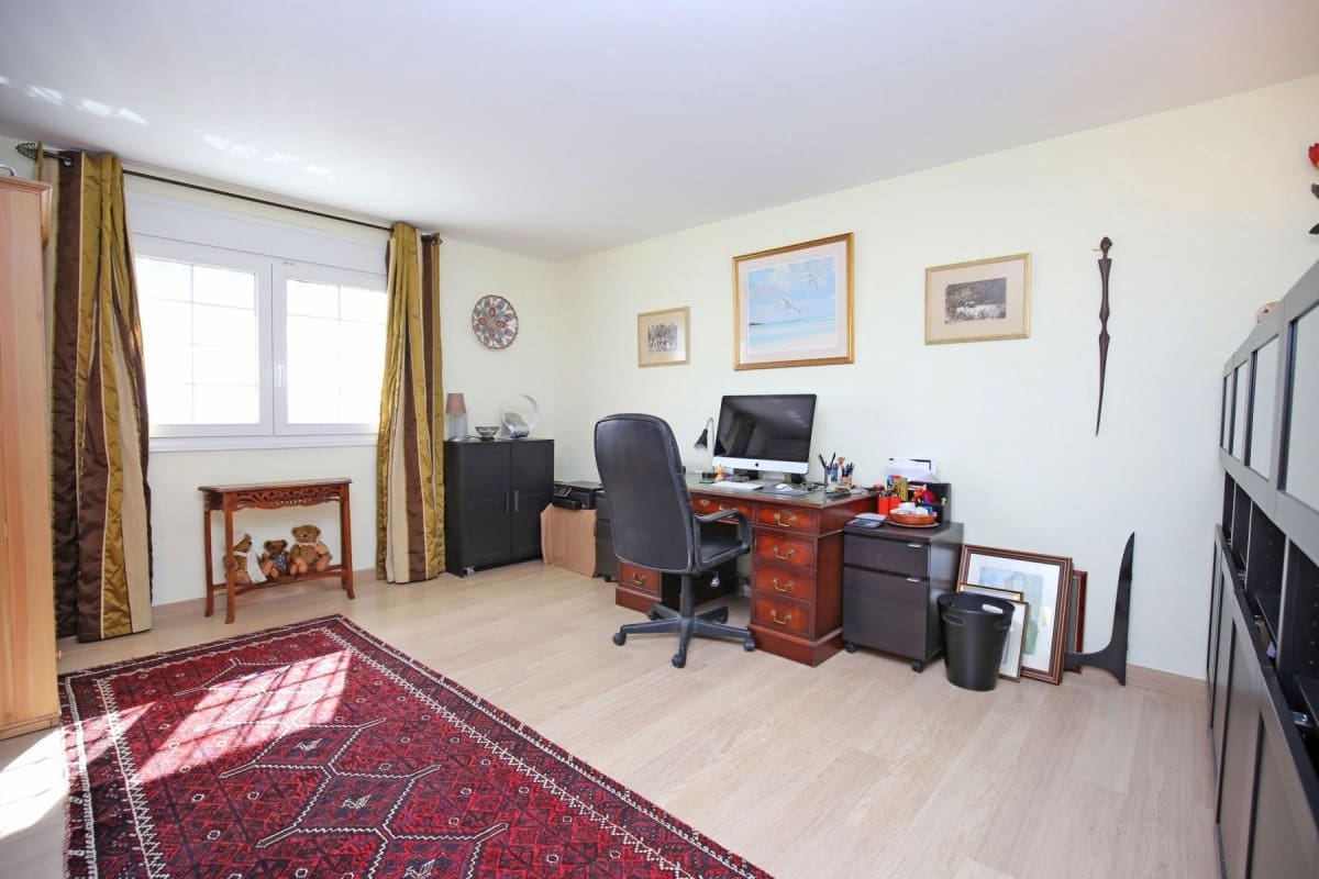 4 quarto Moradia para venda em Marbella com piscina garagem - 1 045 000 € (Ref: 9447454)