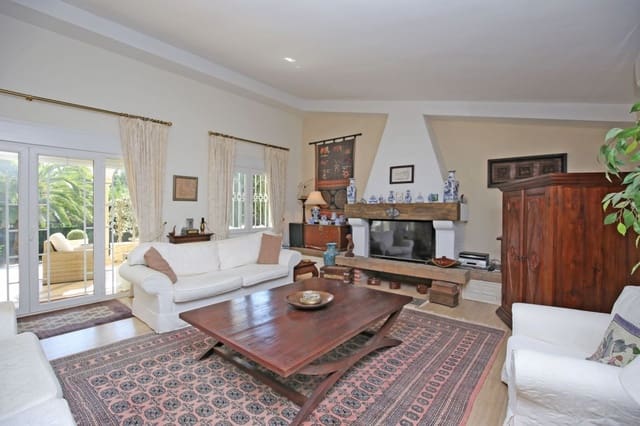 4 quarto Moradia para venda em Marbella com piscina garagem - 1 045 000 € (Ref: 9447454)