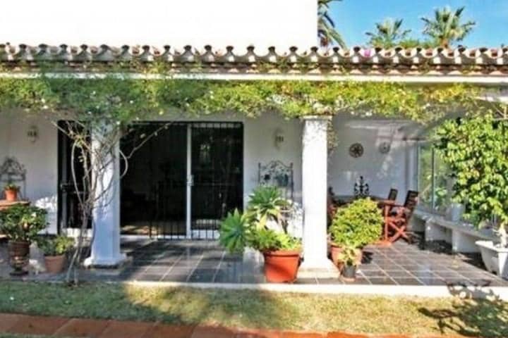 Chalet de 4 habitaciones en Marbella en venta con piscina garaje - 495.000 € (Ref: 9447456)