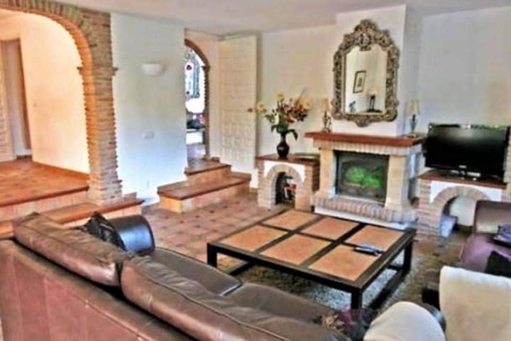 Chalet de 4 habitaciones en Marbella en venta con piscina garaje - 495.000 € (Ref: 9447456)