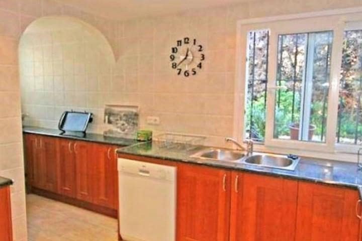 Chalet de 4 habitaciones en Marbella en venta con piscina garaje - 495.000 € (Ref: 9447456)