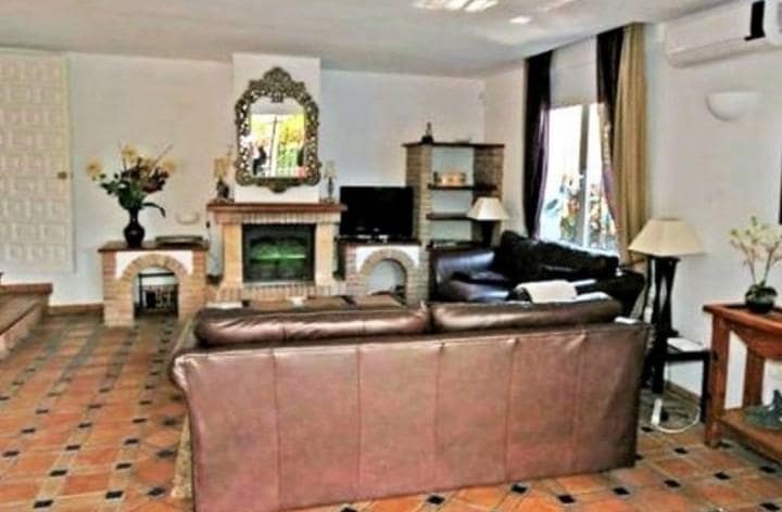 Chalet de 4 habitaciones en Marbella en venta con piscina garaje - 495.000 € (Ref: 9447456)