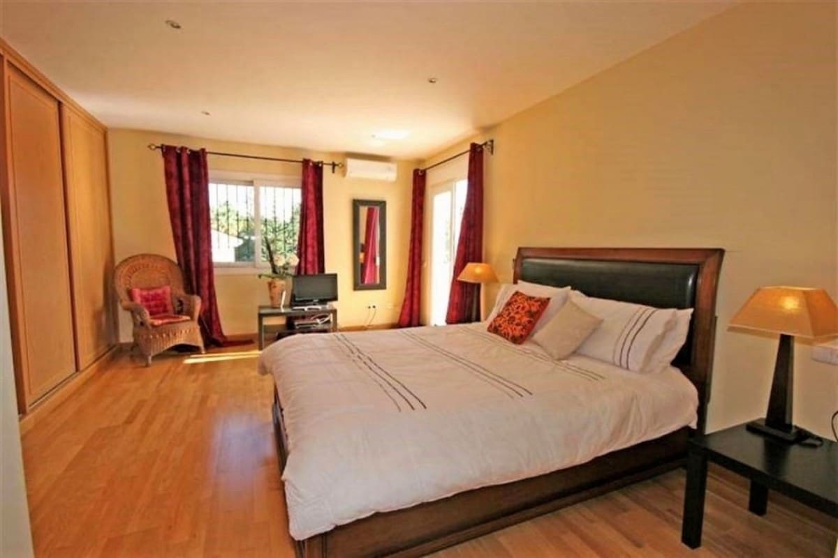 Chalet de 4 habitaciones en Marbella en venta con piscina garaje - 495.000 € (Ref: 9447456)