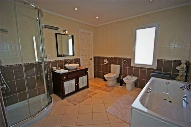 Chalet de 4 habitaciones en Marbella en venta con piscina garaje - 495.000 € (Ref: 9447456)