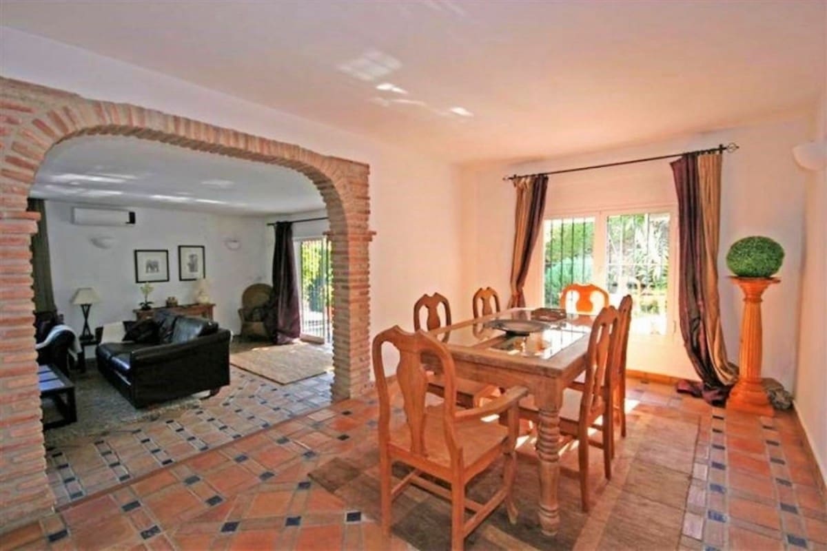 Chalet de 4 habitaciones en Marbella en venta con piscina garaje - 495.000 € (Ref: 9447456)