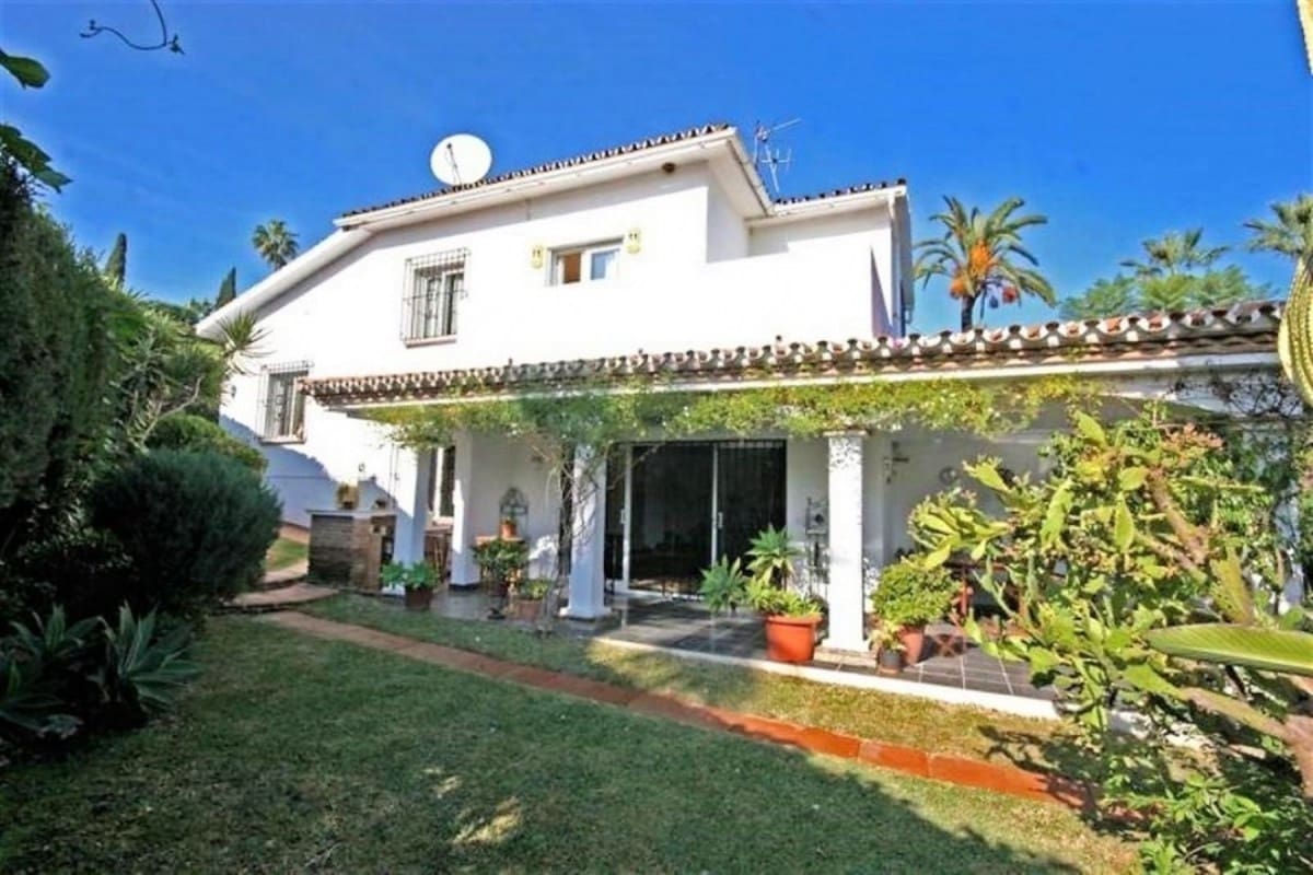 Chalet de 4 habitaciones en Marbella en venta con piscina garaje - 495.000 € (Ref: 9447456)