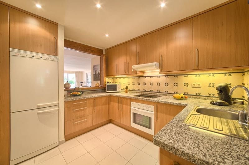 3 bedroom Penthouse for sale in Marbella with pool - € 743,000 (Ref: 9447462)