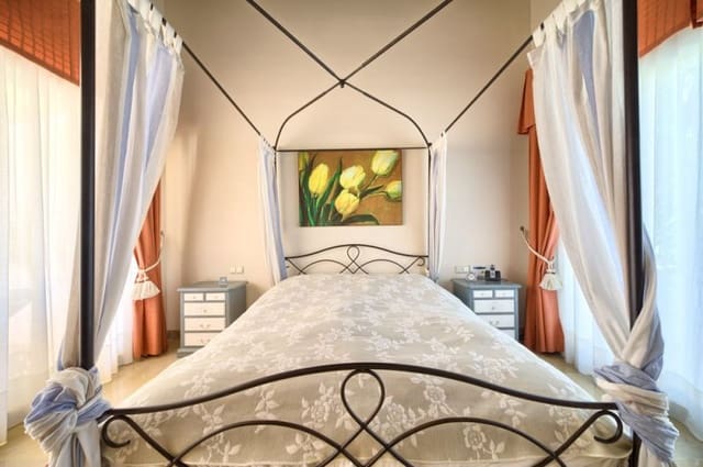 3 sypialnia Penthouse na sprzedaż w Marbella z basenem - 743 000 € (Ref: 9447462)