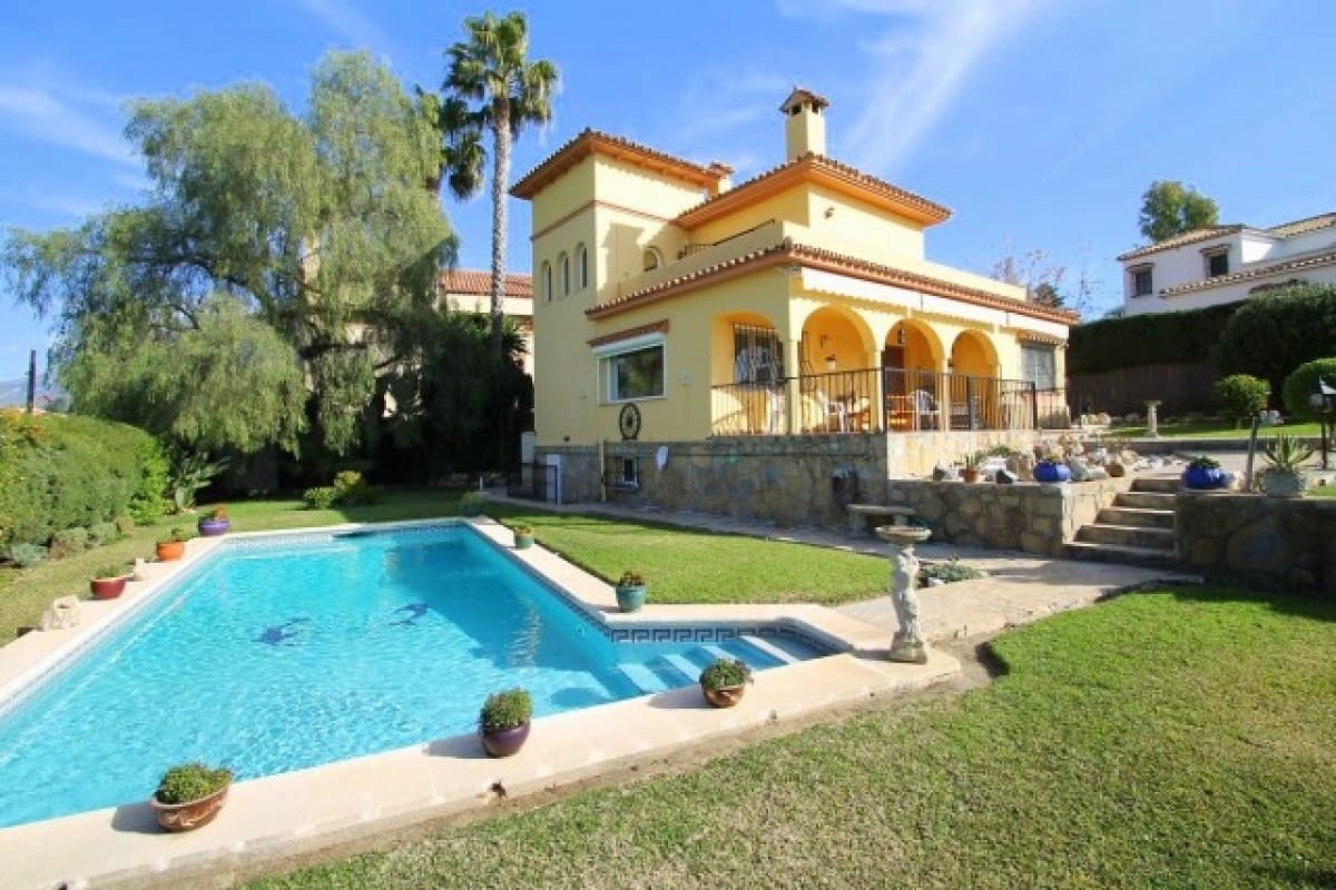 5 quarto Moradia para venda em Marbella com piscina garagem - 749 000 € (Ref: 9447464)
