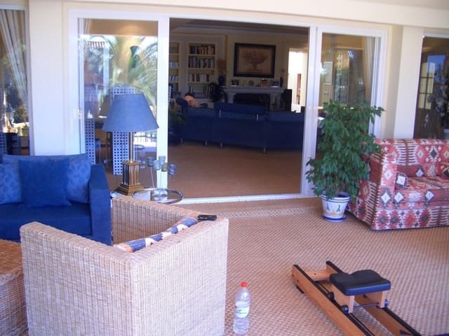 4 soveværelse Villa til salg i Estepona med swimmingpool - € 690.000 (Ref: 9447470)