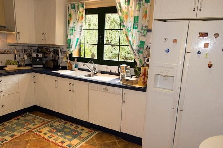 3 bedroom Villa for sale in Marbella with pool - € 775,000 (Ref: 9447474)