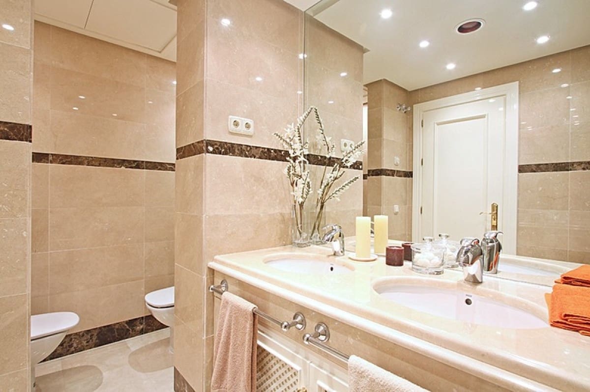 3 bedroom Apartment for sale in Marbella with pool garage - € 900,000 (Ref: 9447475)