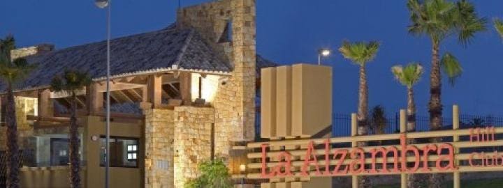 3 Zimmer Apartment zu verkaufen in Marbella mit Pool Garage - 750.000 € (Ref: 9447477)