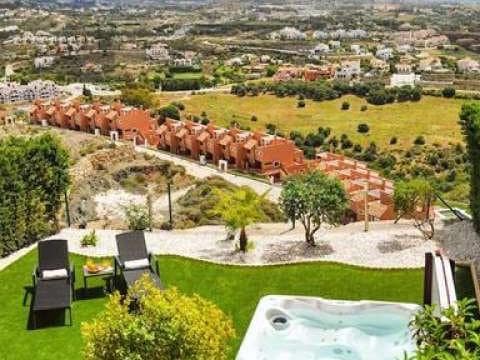 3 soverom Hus til salgs i Marbella med svømmebasseng garasje - € 699 000 (Ref: 9447478)