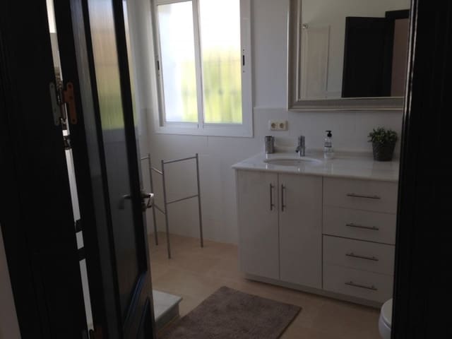 3 soveværelse Villa til salg i Marbella med swimmingpool - € 729.500 (Ref: 9447479)