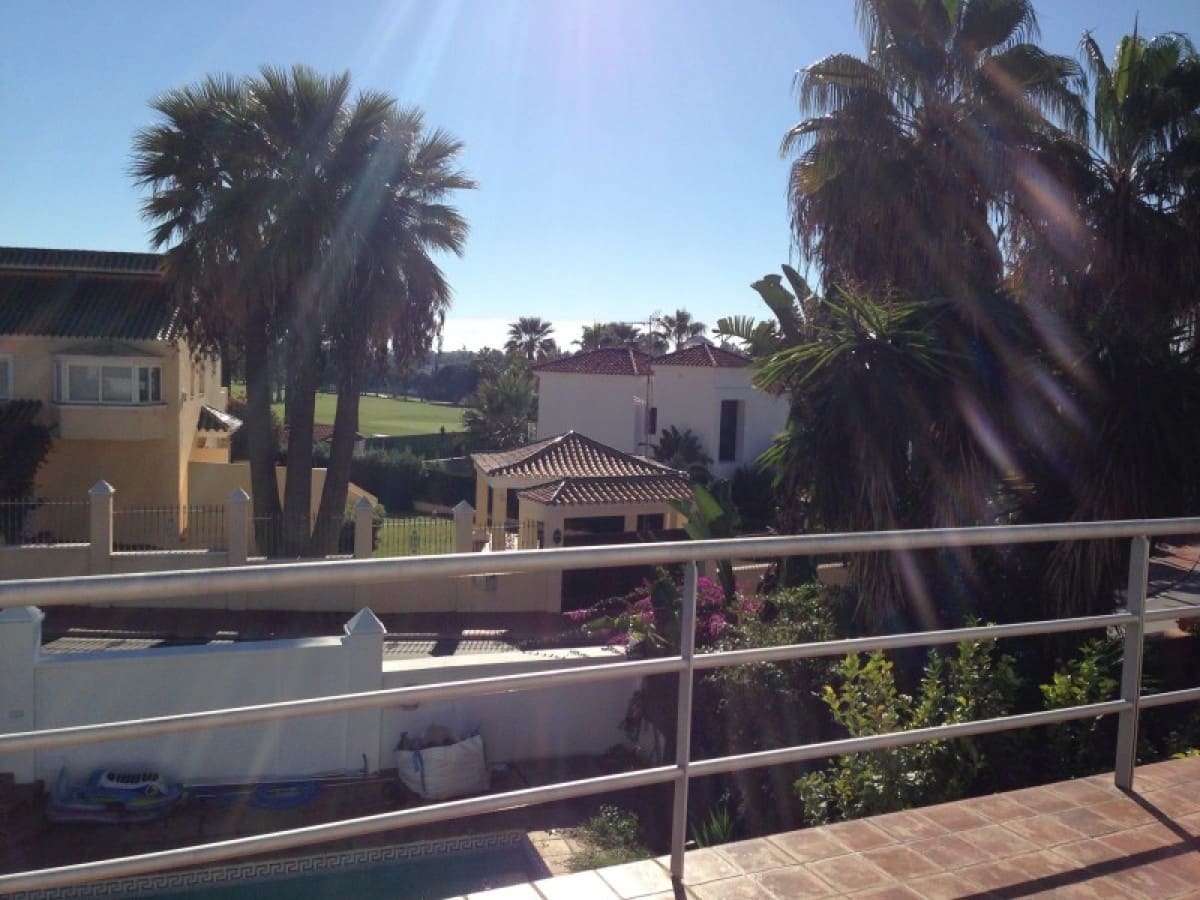 3 soveværelse Villa til salg i Marbella med swimmingpool - € 729.500 (Ref: 9447479)