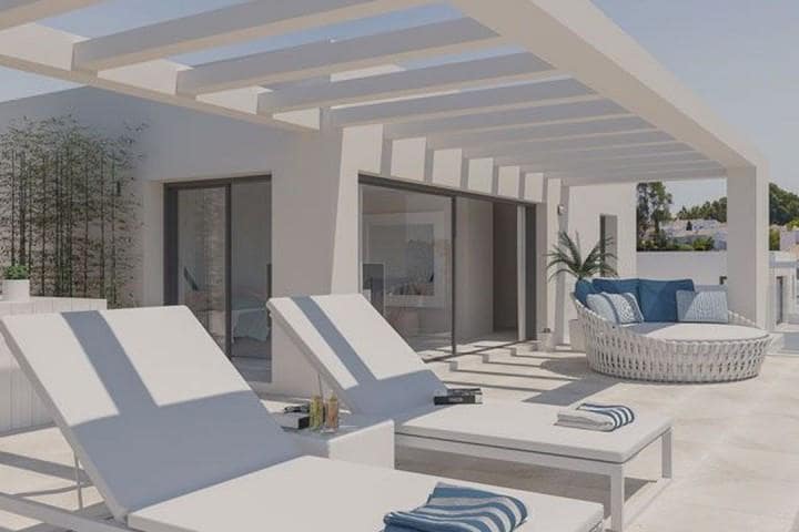 3 soveværelse Penthouse til salg i El Paraiso med swimmingpool garage - € 715.000 (Ref: 9447481)