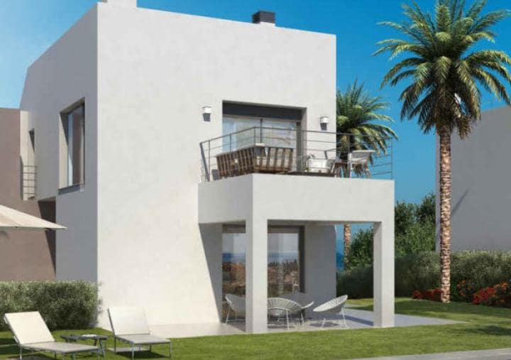 4 sypialnia Willa na sprzedaż w Estepona z basenem garażem - 710 000 € (Ref: 9447482)
