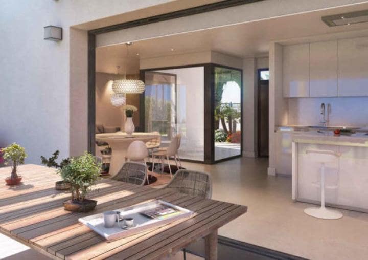 4 sypialnia Willa na sprzedaż w Estepona z basenem garażem - 710 000 € (Ref: 9447482)