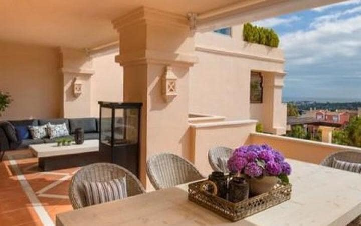 Apartamento de 3 habitaciones en Marbella en venta con piscina garaje - 695.000 € (Ref: 9447487)
