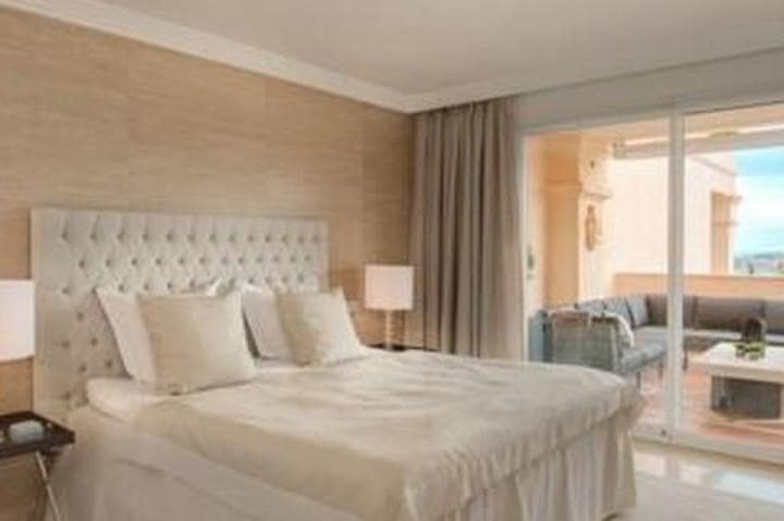 Apartamento de 3 habitaciones en Marbella en venta con piscina garaje - 695.000 € (Ref: 9447487)