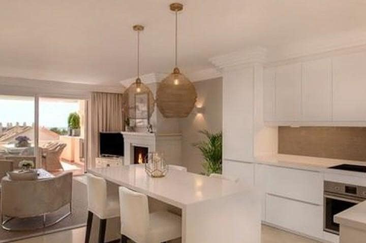 Apartamento de 3 habitaciones en Marbella en venta con piscina garaje - 695.000 € (Ref: 9447487)