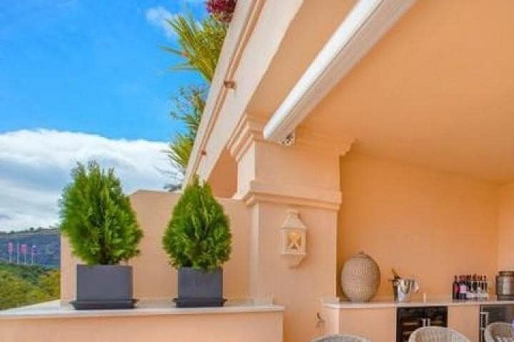Apartamento de 3 habitaciones en Marbella en venta con piscina garaje - 695.000 € (Ref: 9447487)