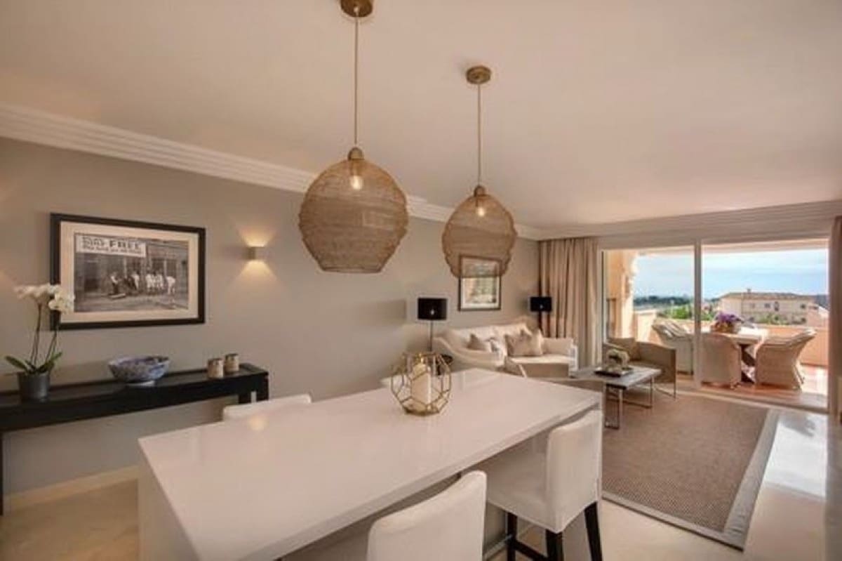 Apartamento de 3 habitaciones en Marbella en venta con piscina garaje - 695.000 € (Ref: 9447487)