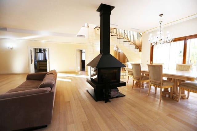 5 bedroom Villa for sale in Marbella with pool garage - € 1,950,000 (Ref: 9447490)