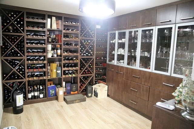 5 bedroom Villa for sale in Marbella with pool garage - € 1,950,000 (Ref: 9447490)