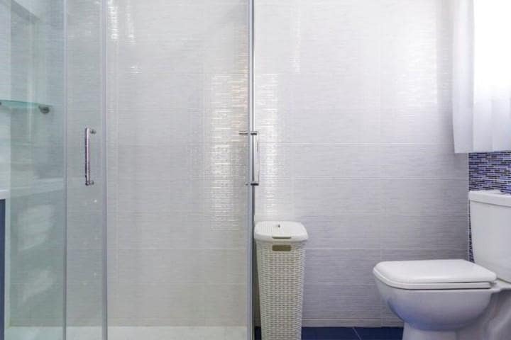 4 sypialnia Willa na sprzedaż w Marbella z basenem - 1 200 000 € (Ref: 9447492)