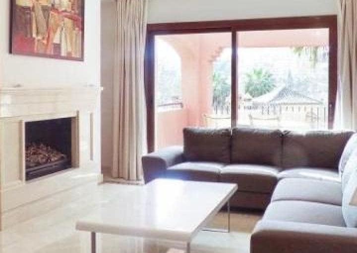 2 soveværelse Penthouse til salg i Puerto Banus med swimmingpool garage - € 549.500 (Ref: 9447498)