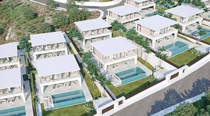 Chalet de 3 habitaciones en Estepona en venta con piscina garaje - 625.000 € (Ref: 9447502)