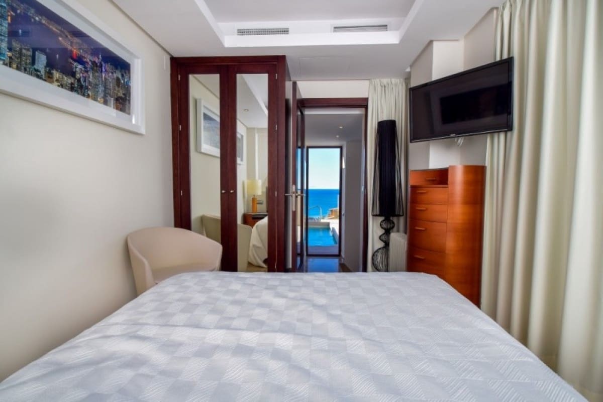 3 bedroom Penthouse for sale in Estepona with pool - € 610,000 (Ref: 9447506)