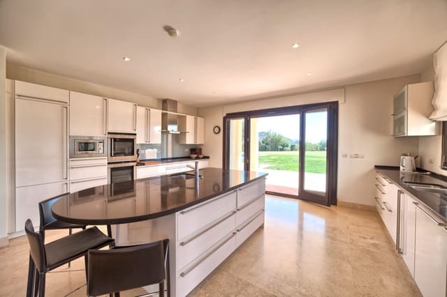 7 soverom Villa til salgs i Marbella med svømmebasseng garasje - € 3 700 000 (Ref: 9447508)