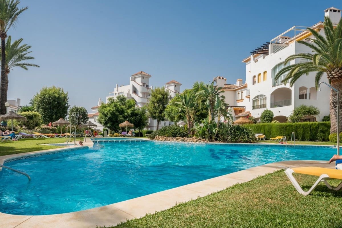 2 bedroom Apartment for sale in Marbella with pool - € 450,000 (Ref: 9447514)