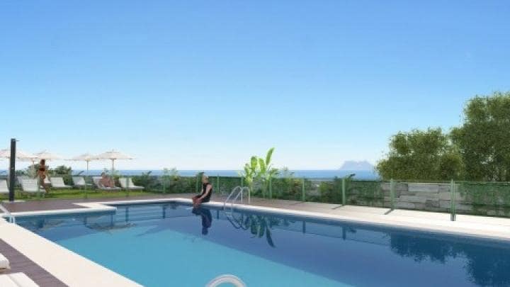 4 soveværelse Byhus til salg i Sotogrande med swimmingpool garage - € 343.000 (Ref: 9447519)