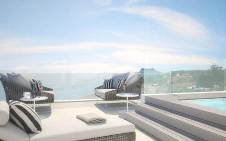 4 soveværelse Byhus til salg i Estepona med swimmingpool garage - € 1.050.000 (Ref: 9447526)